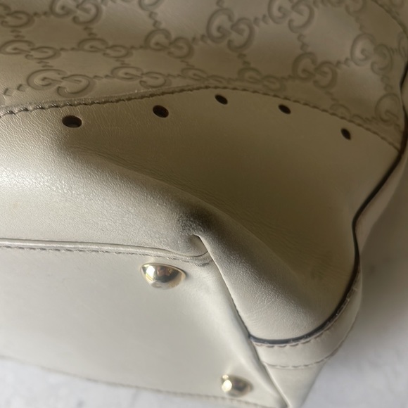 Gucci White Guccissima Leather Medium Punch Tote - Picture 7 of 16